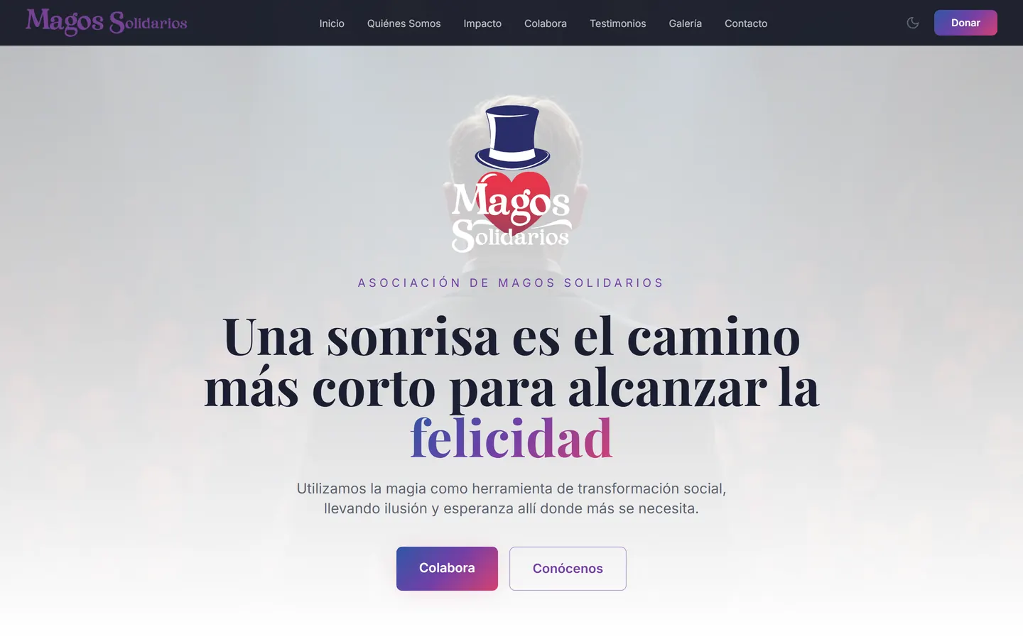 Portada de la web de una asociación solidaria de magos: el logo con chistera y el lema.